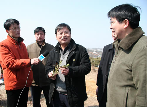 楊亞軍所長現場接受記者專訪